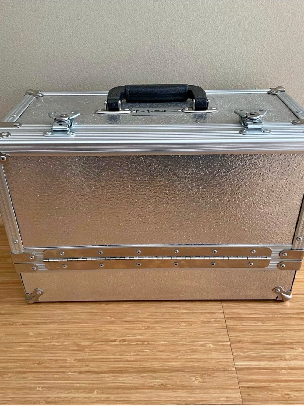 VINTAGE RARE MAC Silver Metallic Makeup Train Case